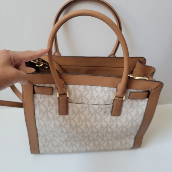 Michael Kors Dillon Satchel Vanilla & Acorn Signature - Picture 4 of 16